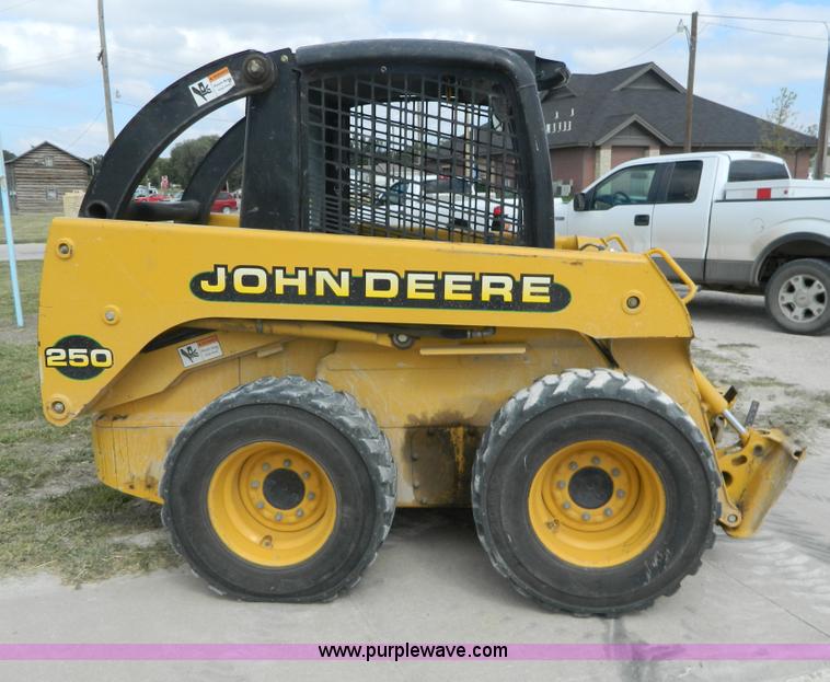 image for item AD9948 2000 John Deere 250 skid steer