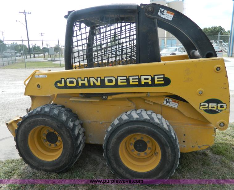 image for item AD9948 2000 John Deere 250 skid steer