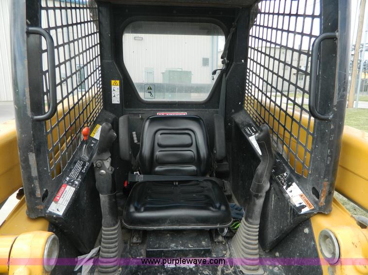 image for item AD9948 2000 John Deere 250 skid steer