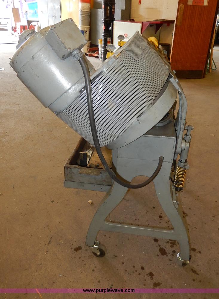 image for item AP9973 Wells metal band saw