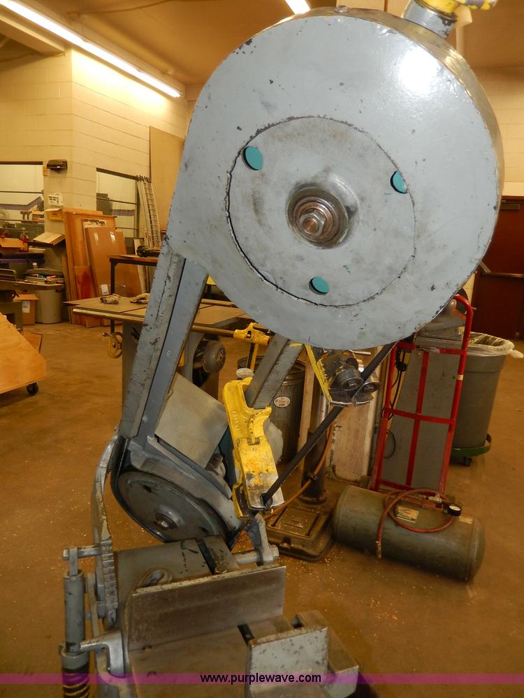 image for item AP9973 Wells metal band saw