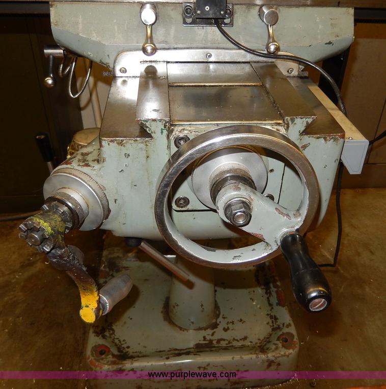 image for item AP9993 1977 Exacto 942B vertical turret milling machine