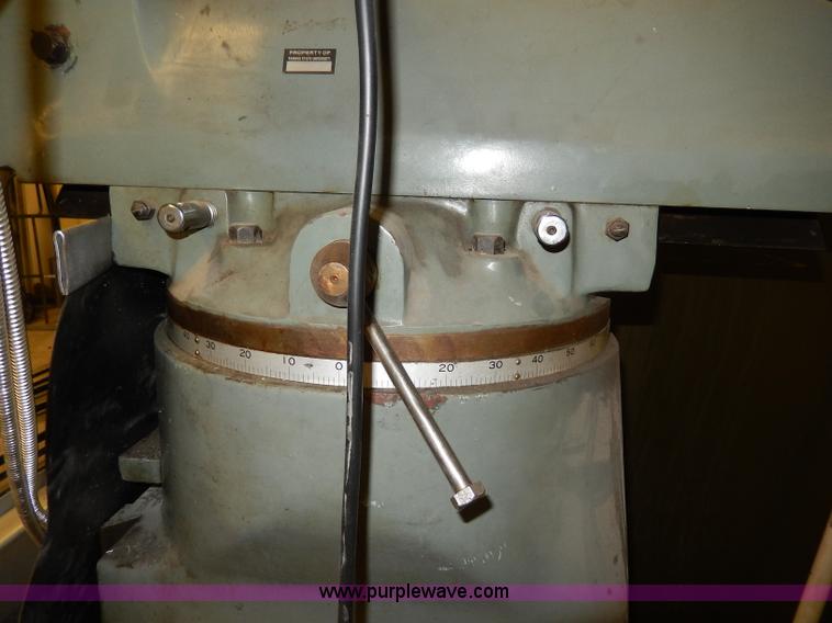 image for item AP9993 1977 Exacto 942B vertical turret milling machine