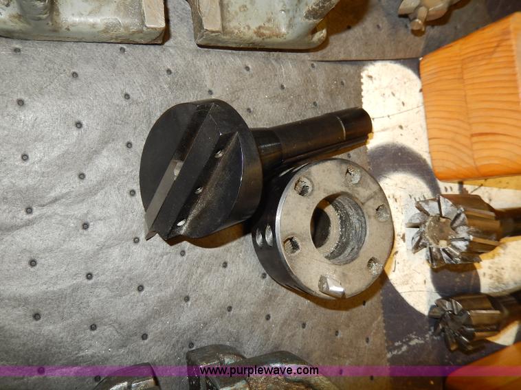 image for item AP9993 1977 Exacto 942B vertical turret milling machine