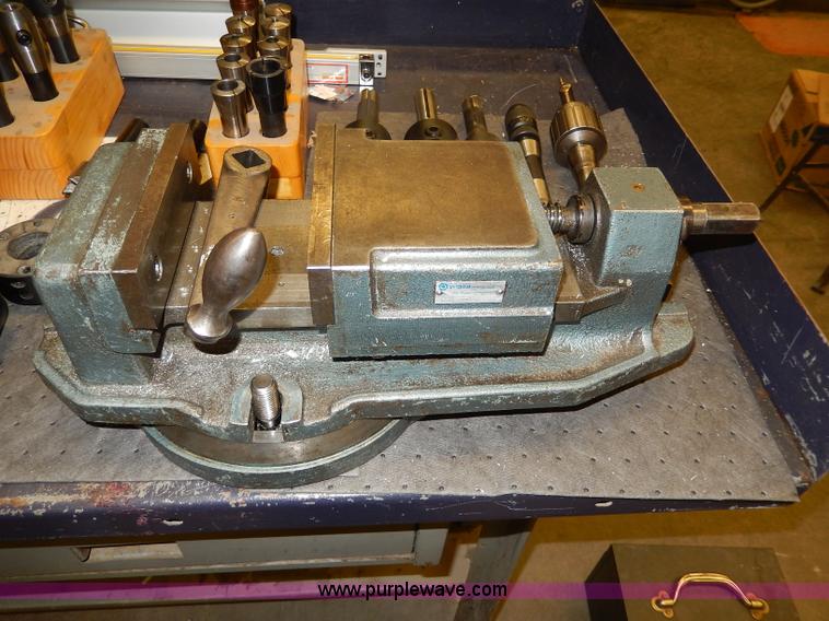 image for item AP9993 1977 Exacto 942B vertical turret milling machine