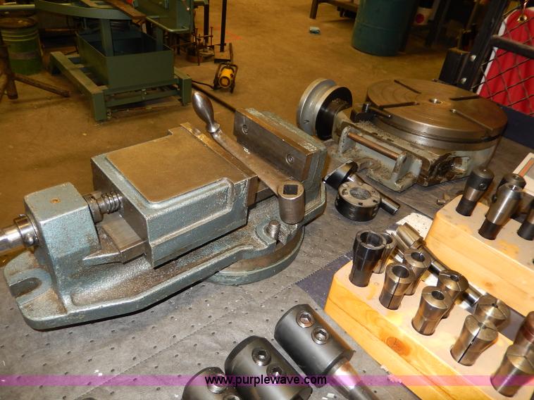 image for item AP9993 1977 Exacto 942B vertical turret milling machine