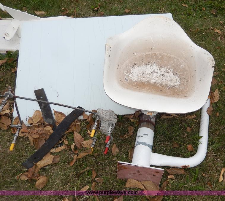 image for item AT9313 Assorted swimming pool equipment