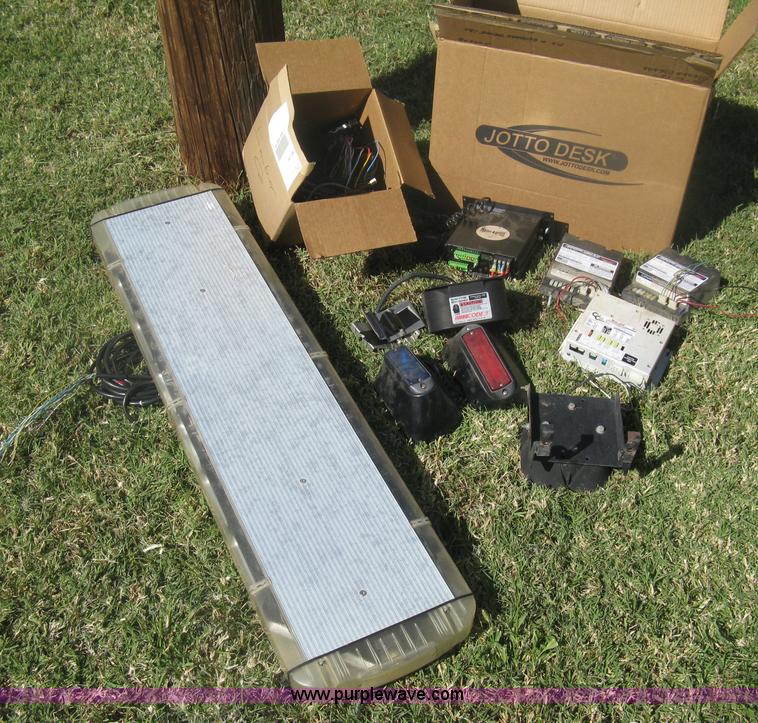 image for item AV9068 Light bar and siren systems