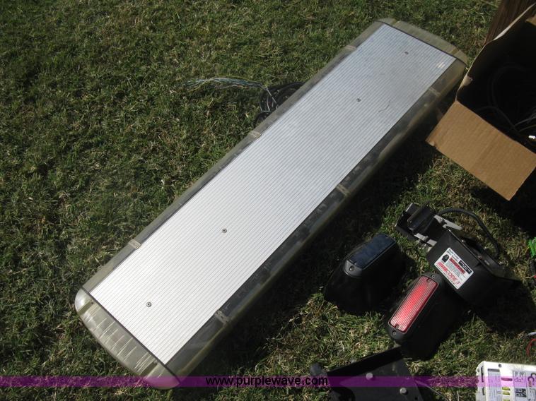 image for item AV9068 Light bar and siren systems