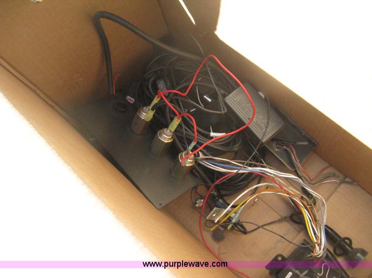 image for item AV9068 Light bar and siren systems