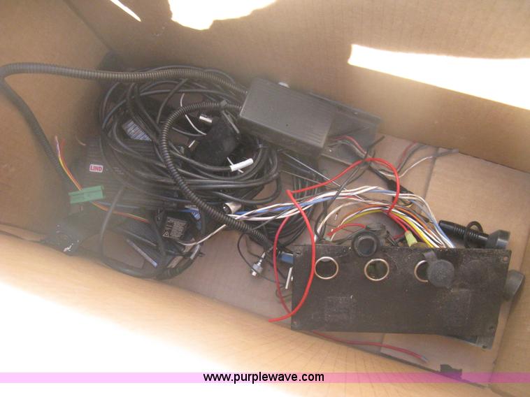 image for item AV9068 Light bar and siren systems