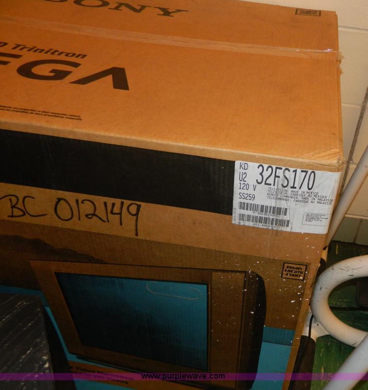 image for item AZ9162 (4) Sony 3234 Vega FD Trinitron televisions