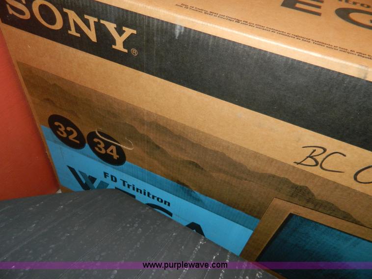 image for item AZ9162 (4) Sony 3234 Vega FD Trinitron televisions