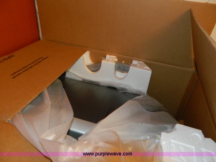 image for item AZ9162 (4) Sony 3234 Vega FD Trinitron televisions