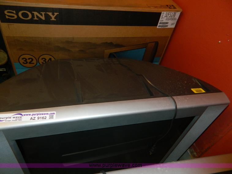 image for item AZ9162 (4) Sony 3234 Vega FD Trinitron televisions