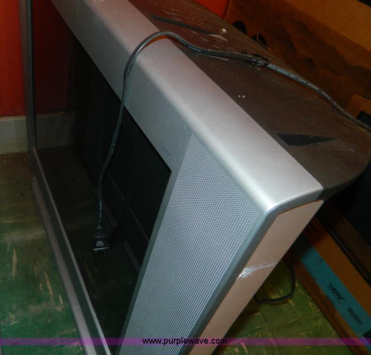 image for item AZ9162 (4) Sony 3234 Vega FD Trinitron televisions