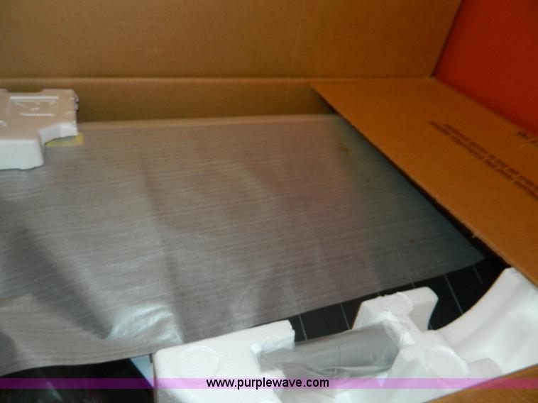 image for item AZ9162 (4) Sony 3234 Vega FD Trinitron televisions