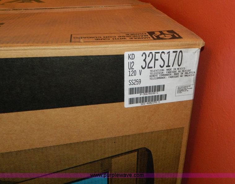 image for item AZ9162 (4) Sony 3234 Vega FD Trinitron televisions