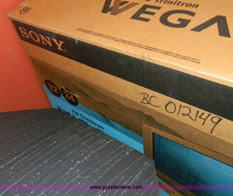 image for item AZ9162 (4) Sony 3234 Vega FD Trinitron televisions