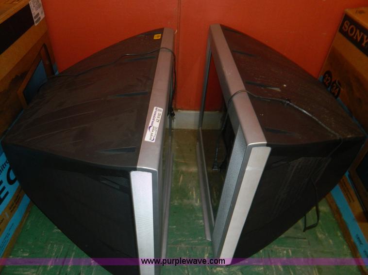 image for item AZ9162 (4) Sony 3234 Vega FD Trinitron televisions