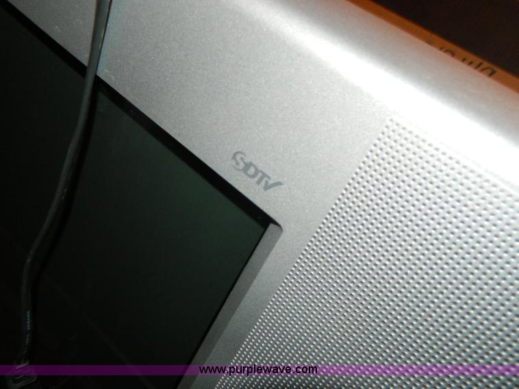 image for item AZ9162 (4) Sony 3234 Vega FD Trinitron televisions