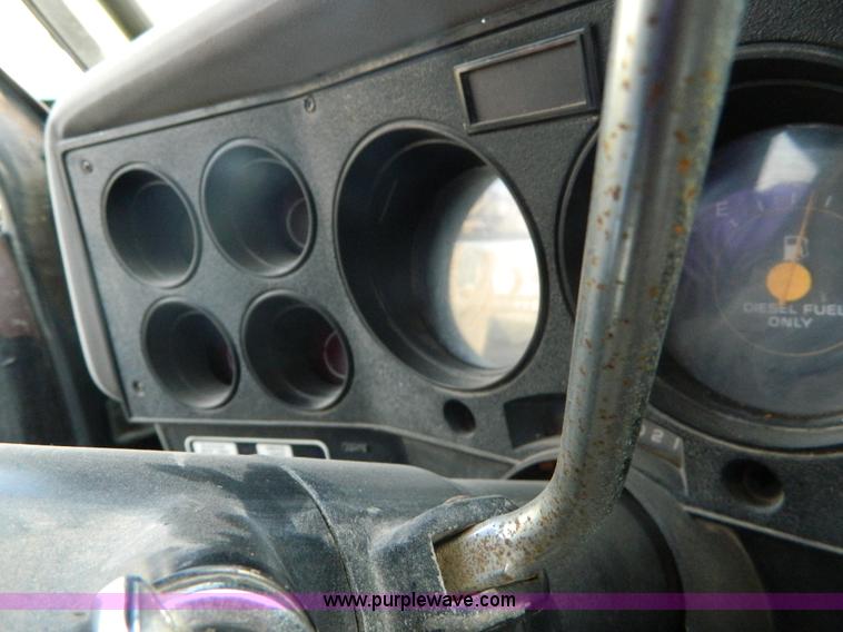 image for item AZ9170 1985 Chevrolet D10 Military Blazer SUV