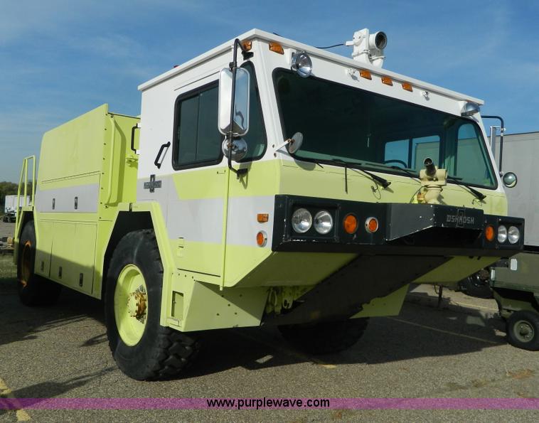image for item AZ9172 1985 Oshkosh ARFF firetruck
