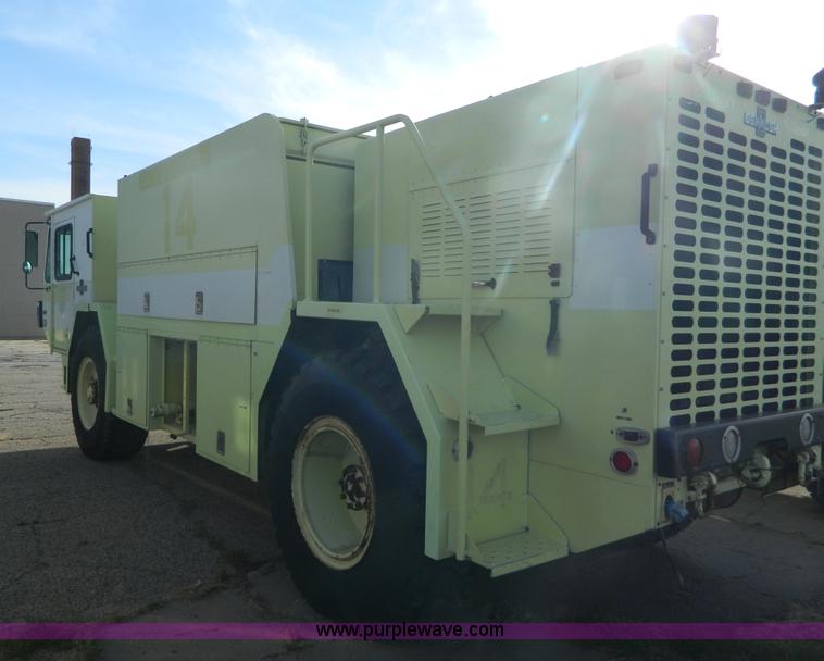 image for item AZ9172 1985 Oshkosh ARFF firetruck