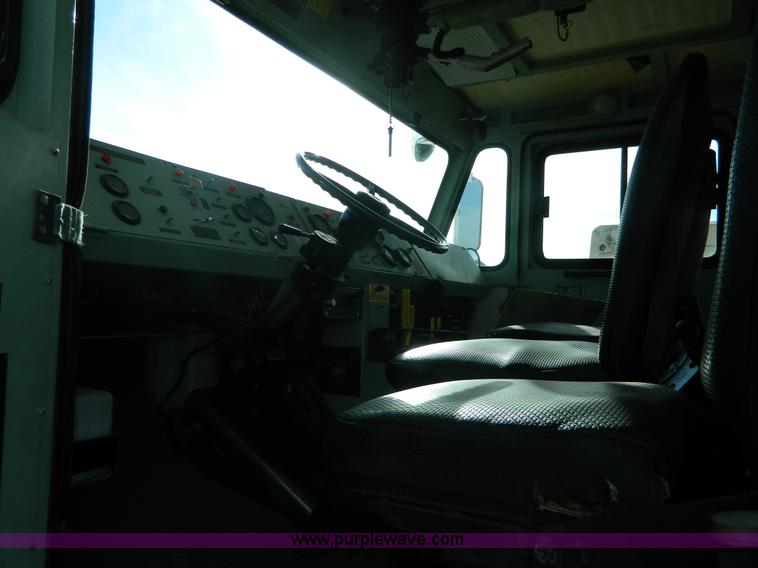 image for item AZ9172 1985 Oshkosh ARFF firetruck