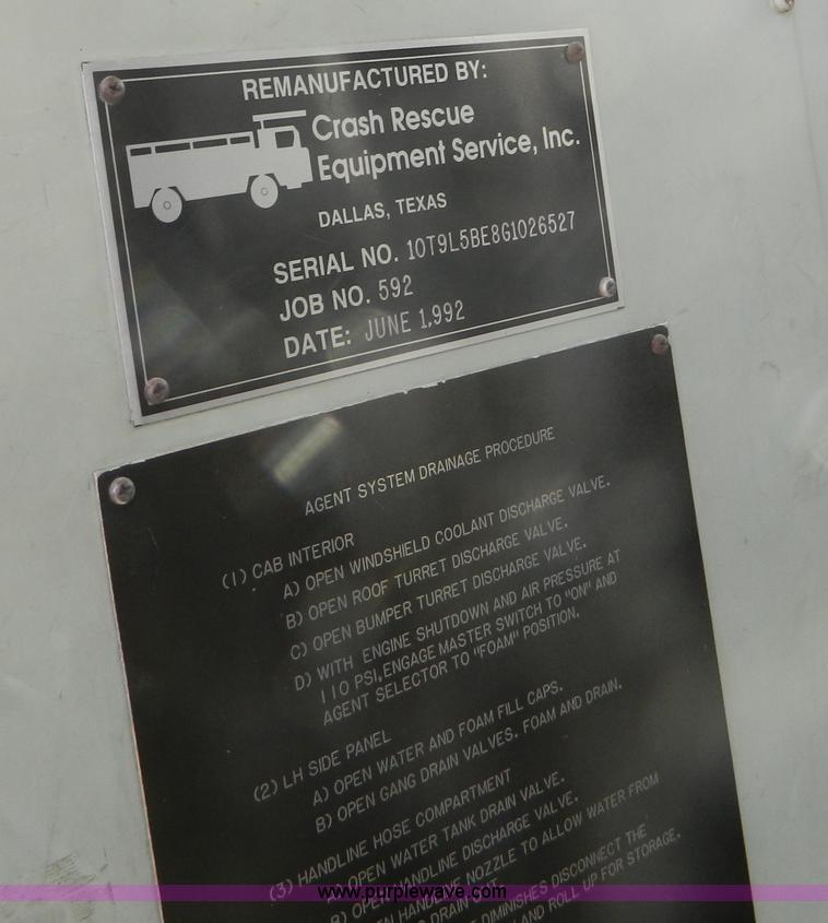 image for item AZ9172 1985 Oshkosh ARFF firetruck