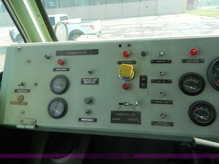 image for item AZ9172 1985 Oshkosh ARFF firetruck