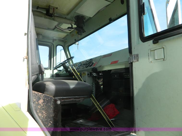 image for item AZ9172 1985 Oshkosh ARFF firetruck