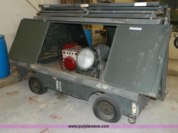 image for item AZ9189 U.S. Army Surplus light tower