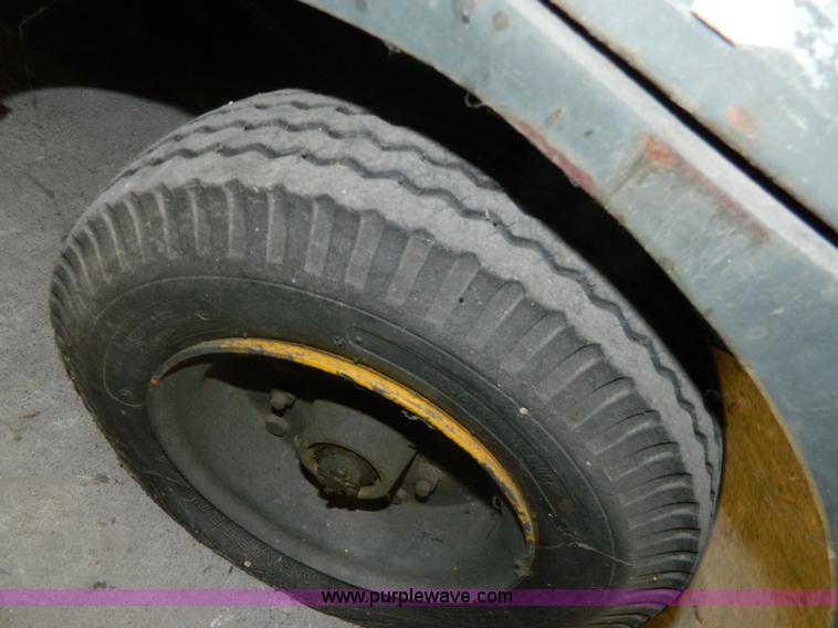 image for item AZ9189 U.S. Army Surplus light tower