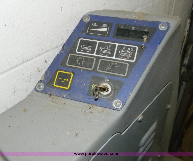 image for item AZ9227 Advance HR2800 floor scrubber