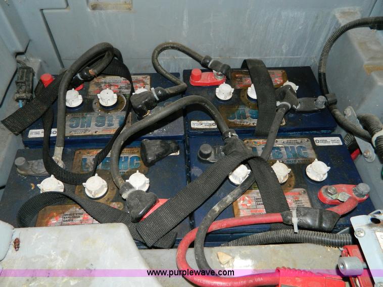 image for item AZ9227 Advance HR2800 floor scrubber