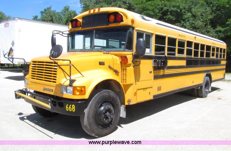 image for item D7451 2003 International 3800 school bus