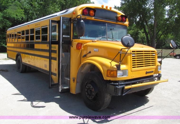 image for item D7451 2003 International 3800 school bus