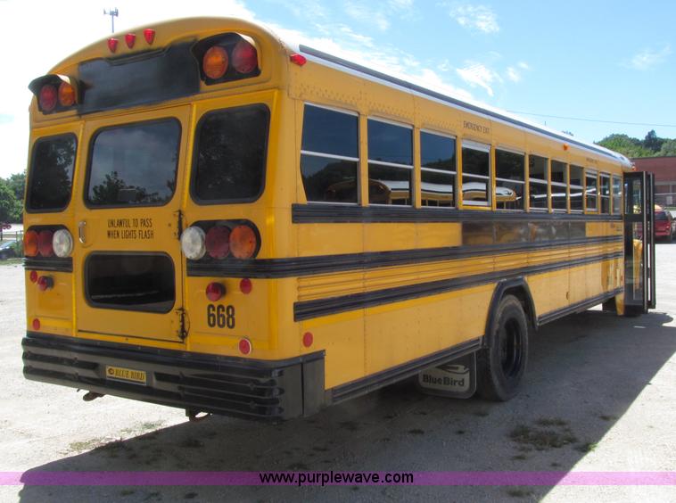 image for item D7451 2003 International 3800 school bus