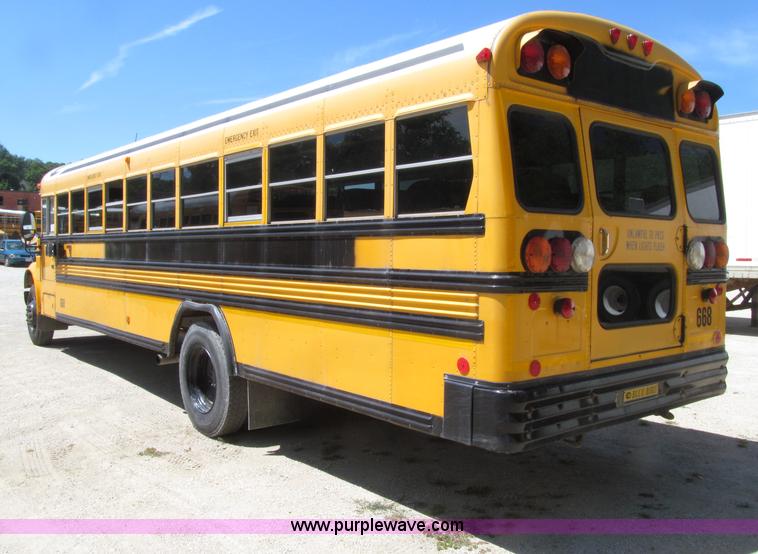 image for item D7451 2003 International 3800 school bus