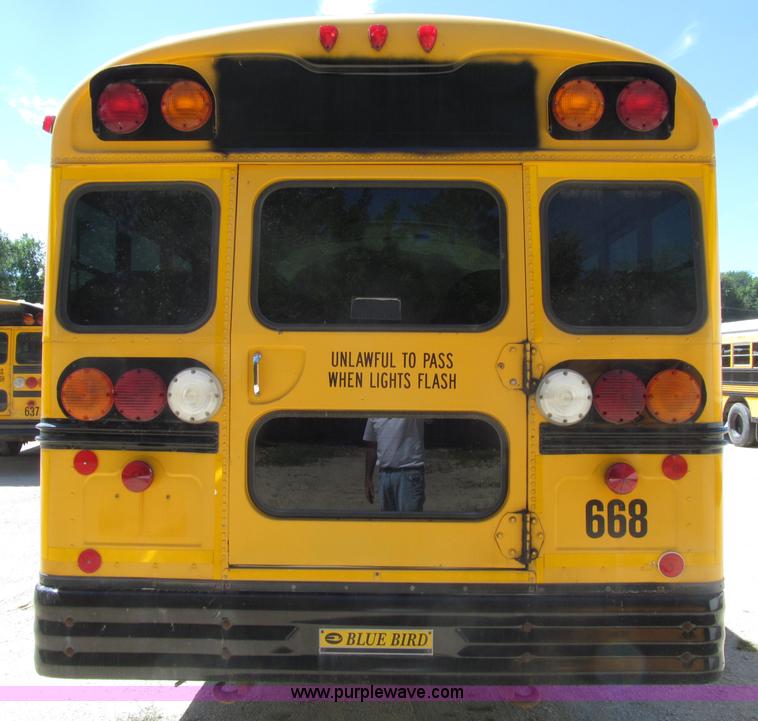 image for item D7451 2003 International 3800 school bus
