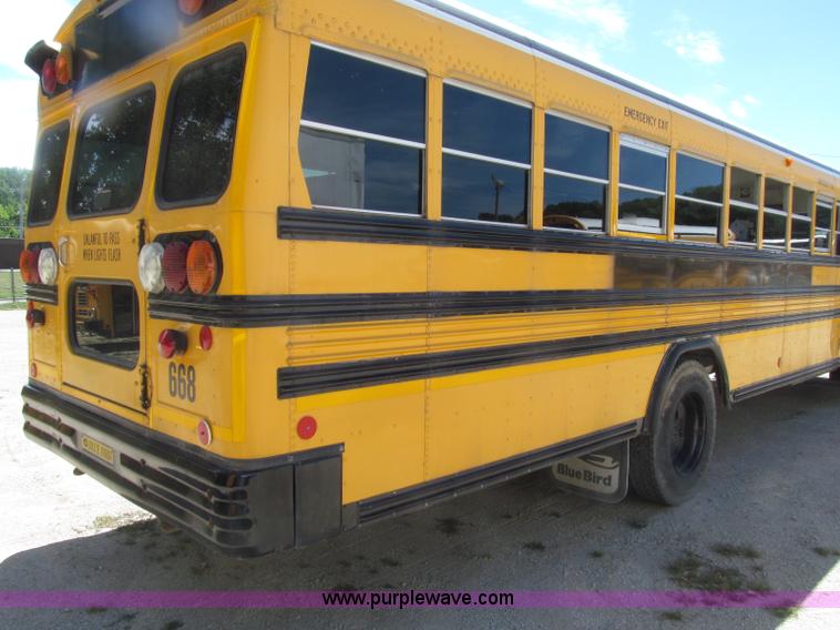 image for item D7451 2003 International 3800 school bus