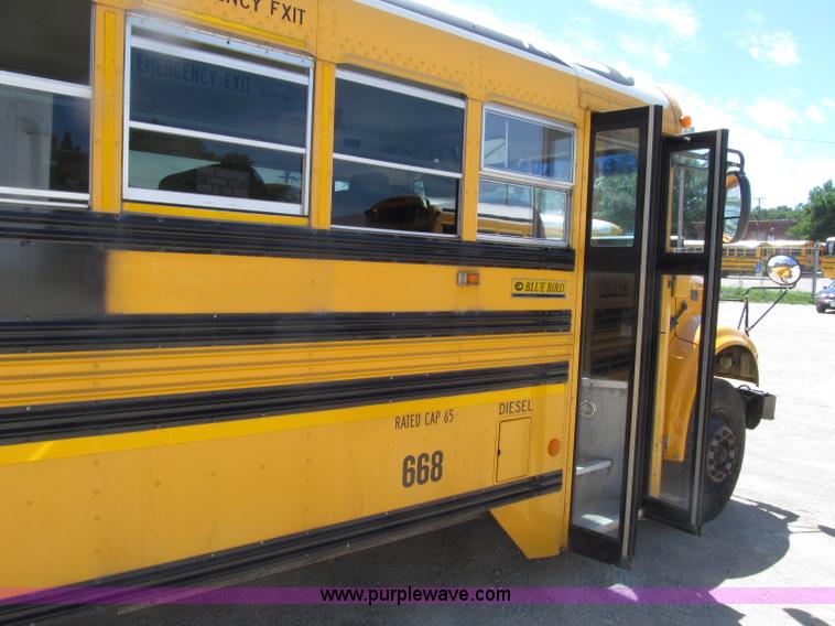 image for item D7451 2003 International 3800 school bus