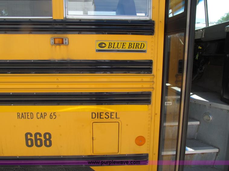 image for item D7451 2003 International 3800 school bus