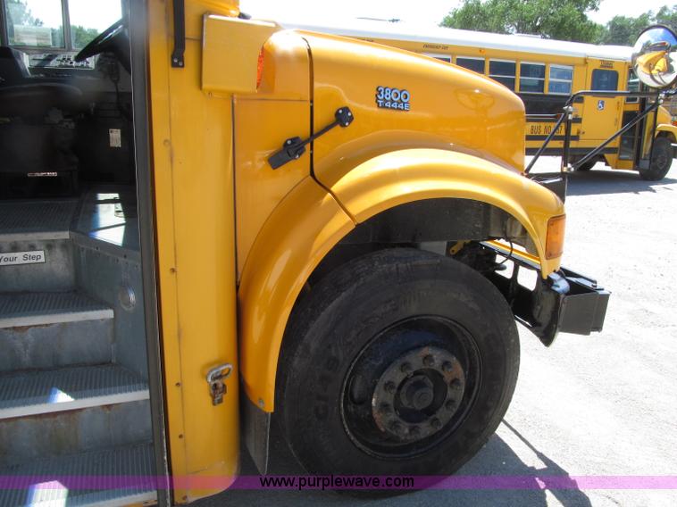 image for item D7451 2003 International 3800 school bus