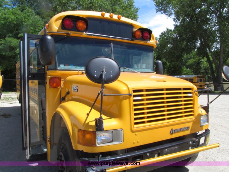 image for item D7451 2003 International 3800 school bus