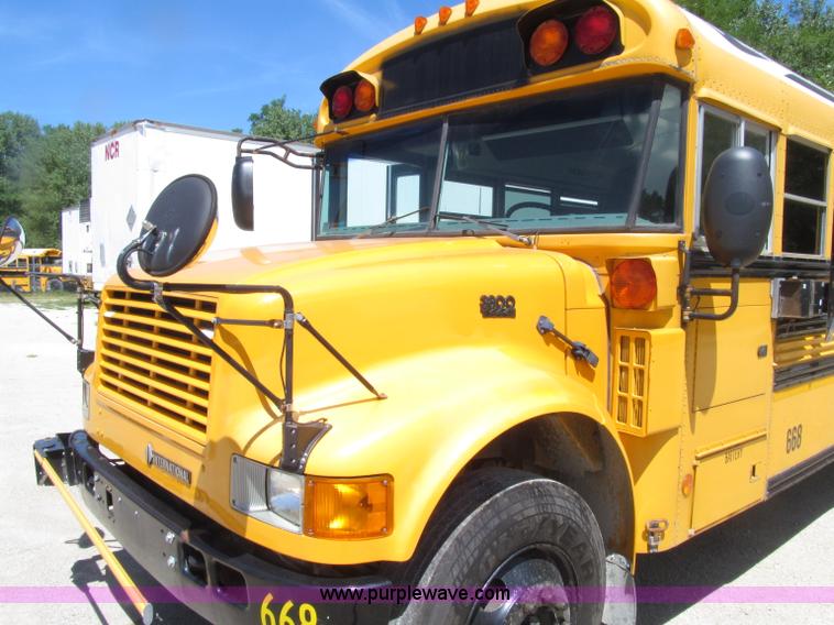 image for item D7451 2003 International 3800 school bus