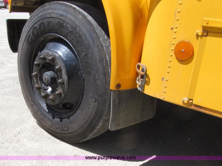 image for item D7451 2003 International 3800 school bus