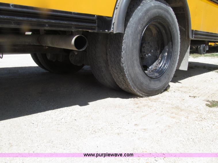 image for item D7451 2003 International 3800 school bus