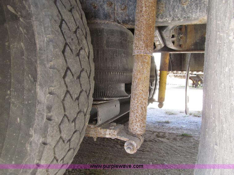 image for item D7451 2003 International 3800 school bus